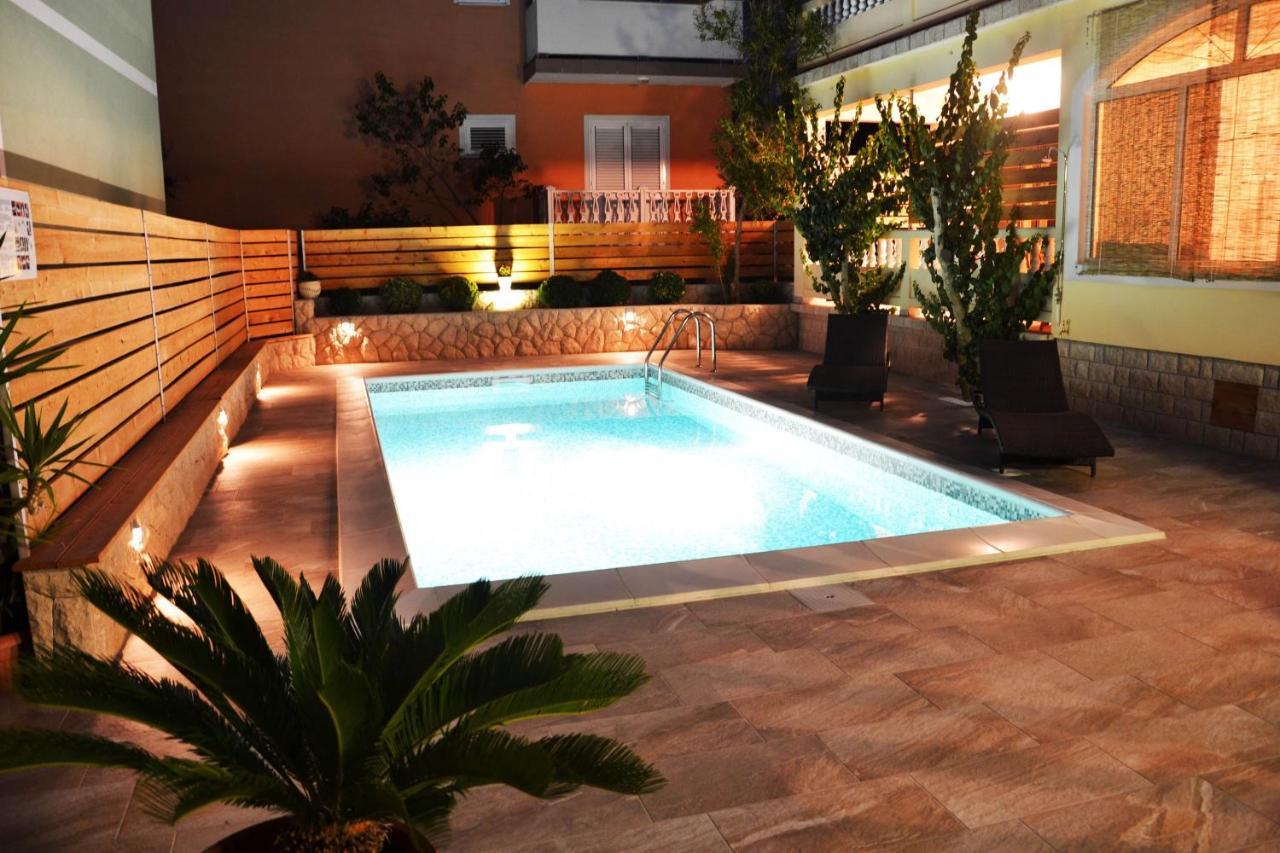 Apartments With A Swimming Pool Banjol, Rab - 11382 Exterior photo